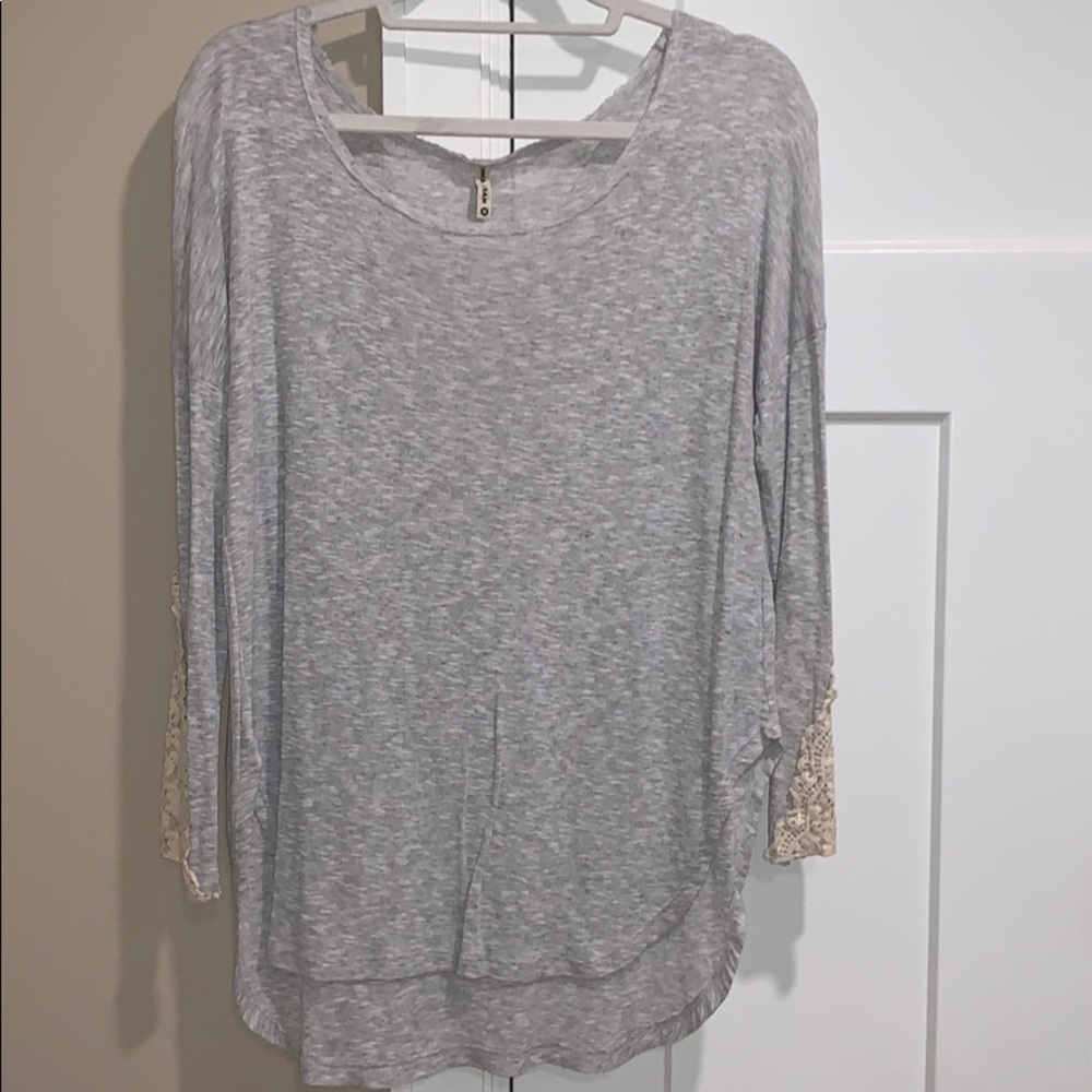 Emma & Sam gray shirt